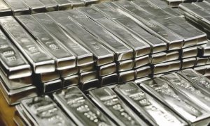 سعر الفضة يتجاوز 80 دولارا