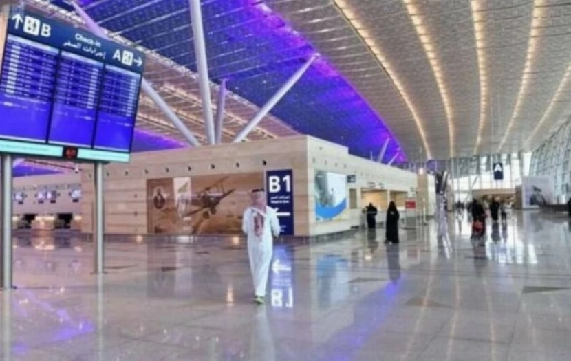 You are currently viewing مطار الملك عبدالعزيز يصدر تنبيهاً للمسافرين بسبب الحالة الجوية