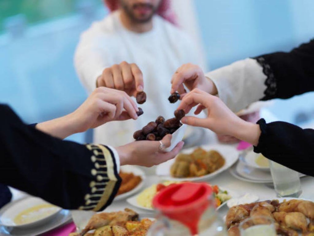 You are currently viewing طبيبة إندونيسية توصي بهذه العادات لتجنّب زيادة الوزن في رمضان