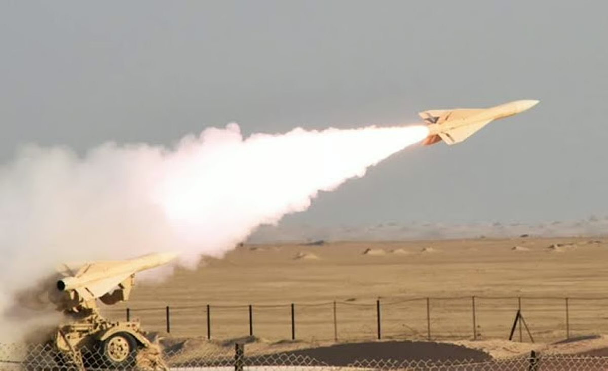 Read more about the article الدفاع الجوي البحريني يصد 70 صاروخًا و59 طائرة مسيّرة بنجاح وكفاءة عالية