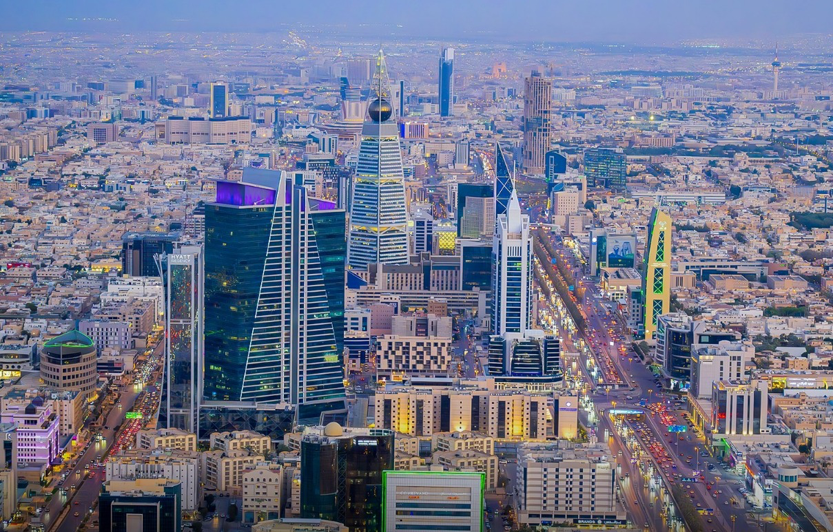 You are currently viewing طقس الأربعاء.. أمطار رعديةورياح مثيرة للأتربة والغبار على عدة مناطق