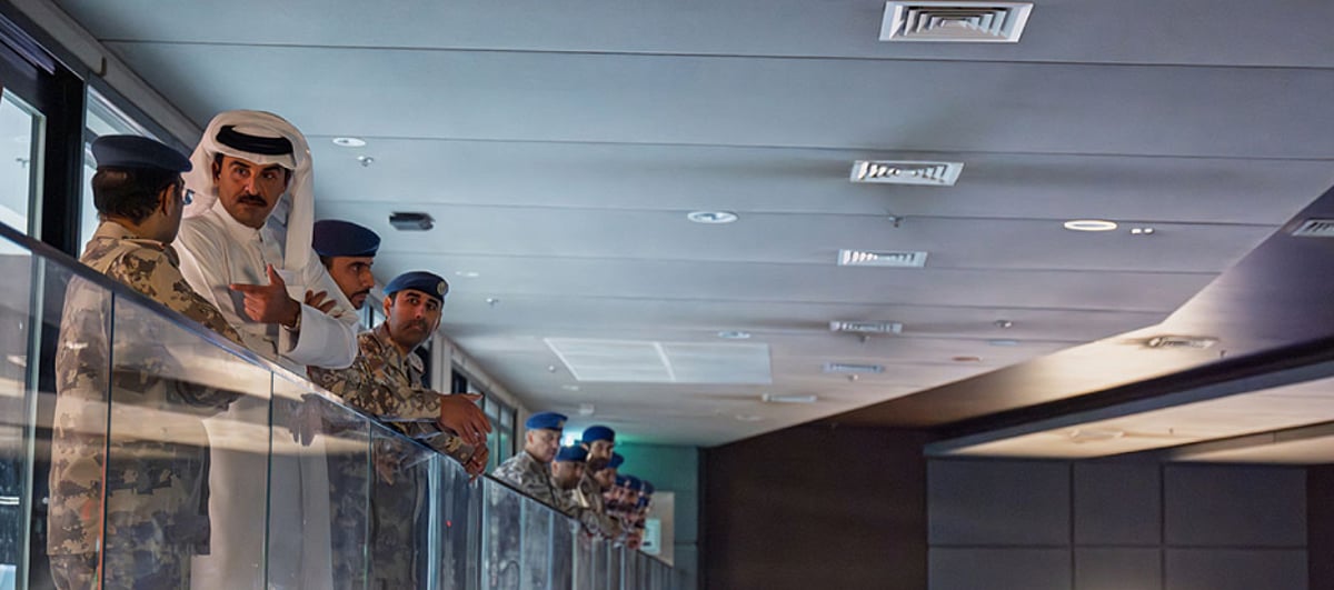 Read more about the article أمير قطر يزور مركز العمليات الجوية ويشيد بكفاءة منتسبي القوات المسلحة القطرية