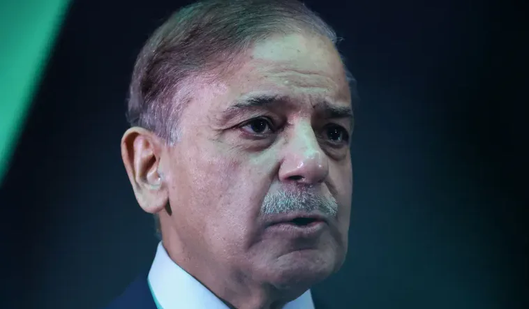 Read more about the article رئيس الوزراء الباكستاني يدين محاولة استهداف مكة المكرمة ويؤكد دعم بلاده الثابت للمملكة
